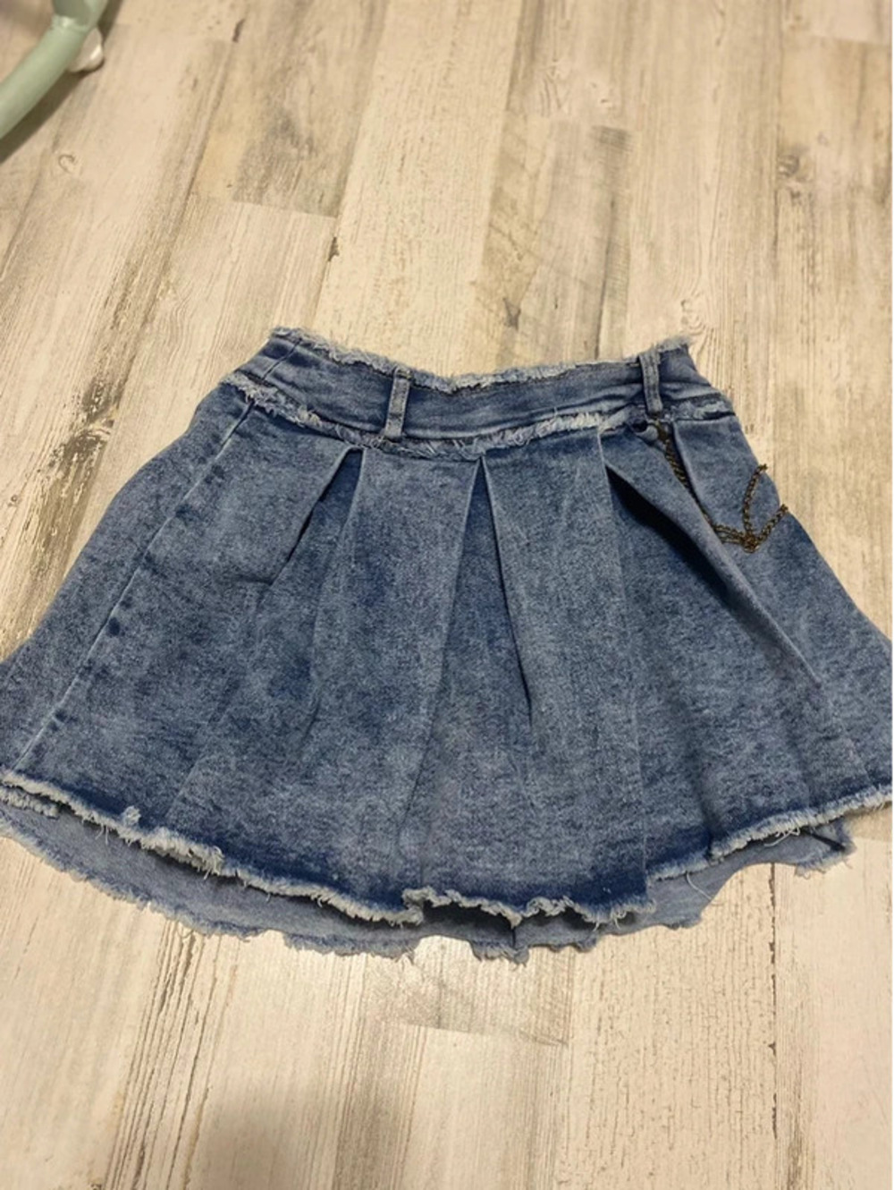 Tractr Girls Size 12 Denim Pleated Mini Skirt Frayed Hem Chain Detail